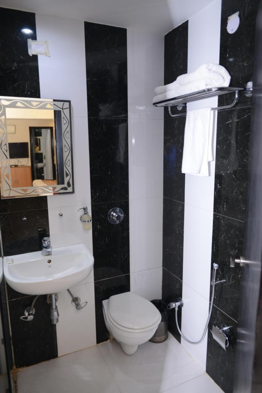 Hotel Balsons Continental Nowe Delhi Zewnętrze zdjęcie